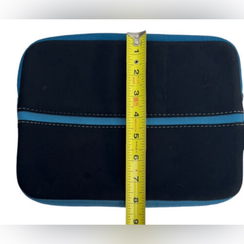 Targus 10.2" Slipskin Peel Netbook Protective Sleeve Black Neoprene Zipper Case‎ - Picture 6 of 7